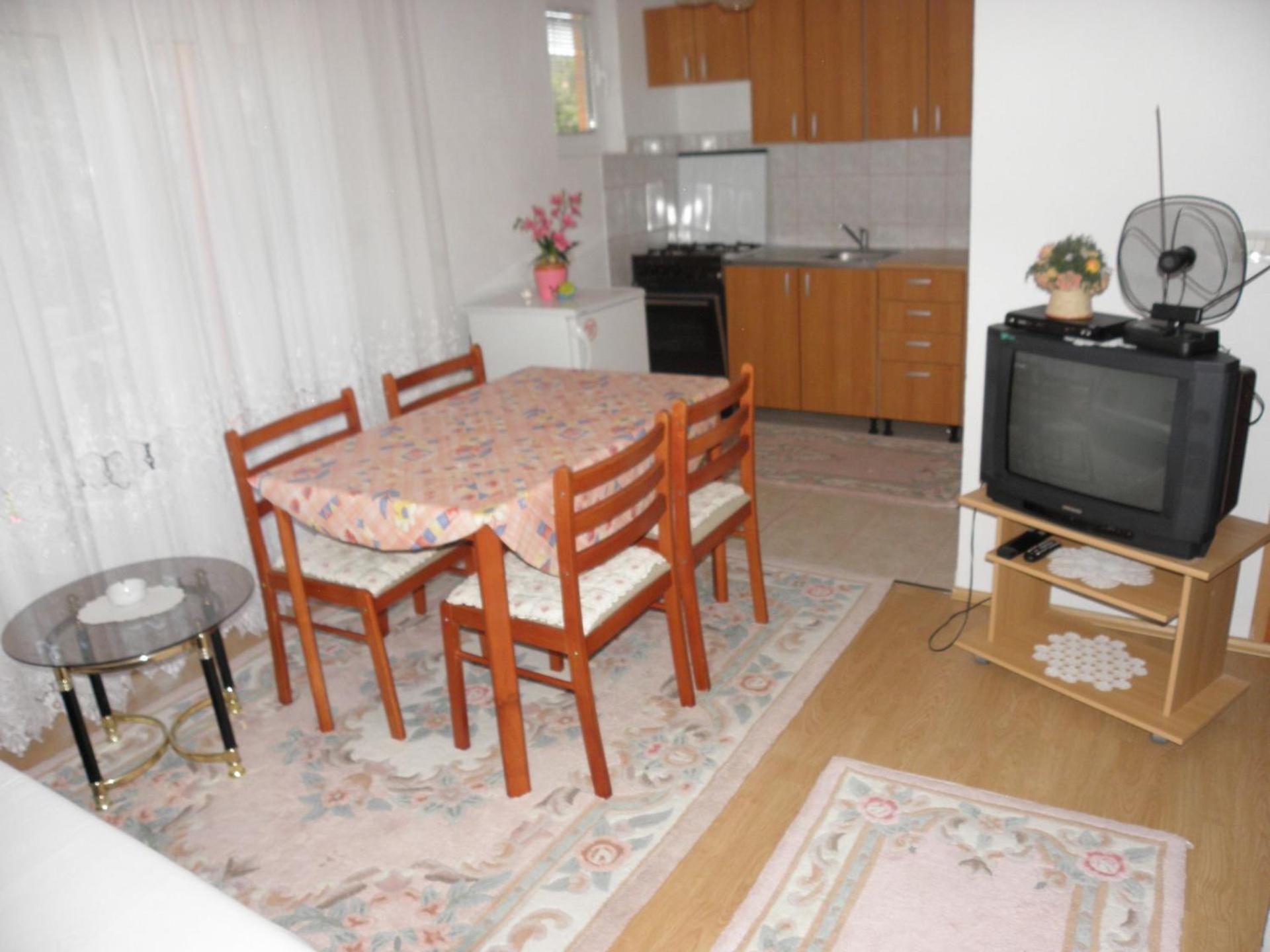 Apartments Zvone - 100 M From Sea 比比涅 外观 照片